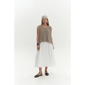 Amaya Bilek Hizasında Pileli Beyaz Etek