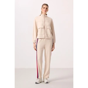 Tommy Life Bej Yumuşak Dokulu Dik Yaka Oversize Kargo Cepli Kadın Crop Top Sweatshirt - 97301