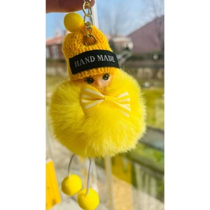 Peluş Örgü Şapkalı Anahtarlık, Papyonlu, Ponpon Ayaklı, Tüylü Kız Figürü Sarı Anahtarlık