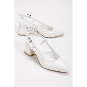 Büyük Numara Rugan Yan Direkli Beyaz Kadın Topuklu Ayakkabı