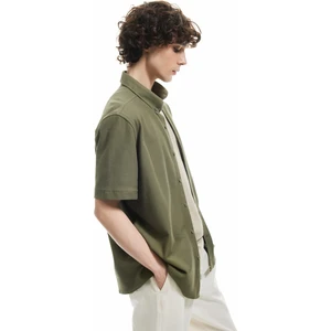 Pamuklu Regular Fit Düğmeli Yaka Kısa Kollu Gömlek