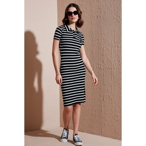 Streç Slim Fit Düğmeli Polo Yaka Kısa Kollu Mini Boy Çizgili Elbise Bayan Elbise 5866167