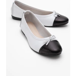 Jens Beyaz-Siyah Cilt  Deri Fiyonklu Kadın Babet Ayakkabı