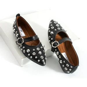 Neva'nın Butiği Tramo Trok Aksesuarlı Tek Bant Sivri Burun Kadın Babet