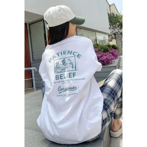 Kadın Beyaz Sırt Baskılı Oversize T-Shirt
