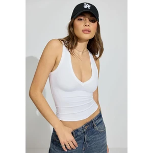 Beyaz Derin V Yaka %100 Pamuklu Basic Kadın Atlet MG2405