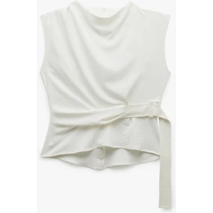 Aksesuar Detaylı Aerobin Kumaş Dökümlü Yaka Kolsuz Bluz