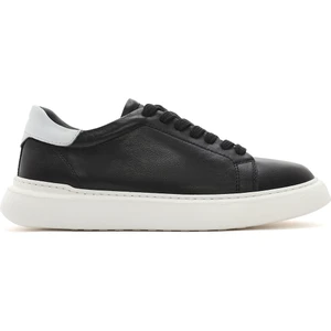 Erkek Siyah Bağcıklı Kalın Tabanlı Deri Sneaker 25SFD700018