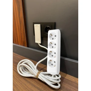Uzatma Kablosu 4’lü (1.5 m)Ultra İnce Fiş - Dar Alanlarda Maksimum Yer Tasarrufu Sağlar.