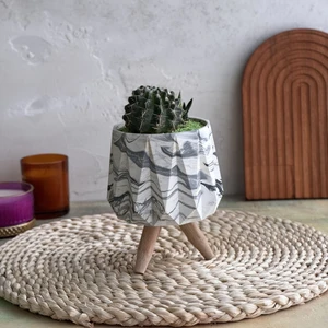 Serengeti Home El Yapımı Ahşap Ayaklı Antrasit Desenli Beyaz Beton Saksı - Minimalist Dekoratif Saksı