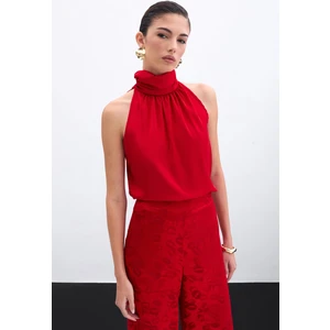 Boğazlı Kolsuz Bluz - Kırmızı