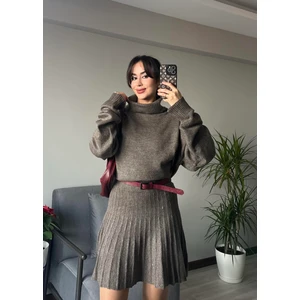 Kadın Kahverengi Kalın Kışlık Kazak ve Pileli Mini Etek Ikili Takım Pamuk Kışlık Boğazlı Alt Üst Triko Takım