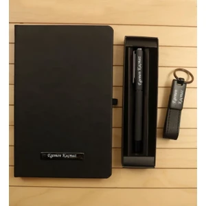 Isme Özel Lastikli Siyah Defter - Anahtarlık ve Siyah Kalem Seti