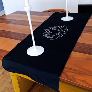 Runner 40*110 cm  Lotus Çiçeği Işlemeli Tasarım Runner Masa Örtüsü