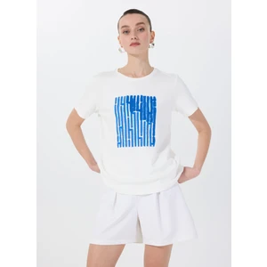 Bisiklet Yaka Nakışlı Kırık Beyaz Kadın T-Shirt F5SL-TST0388