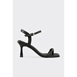 Siyah Deri Kadın Sandalet