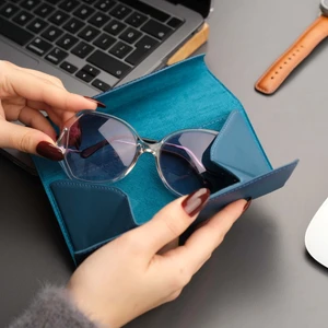 Pyramid Deri Gözlük Kılıfı - Optik ve Güneş Gözlükleri Için - Üçgen Dizayn & Katlanabilir Tasarım - Mavi