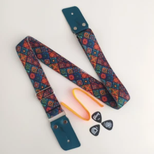 Flores Model Gitar ve Ukulele Askısı