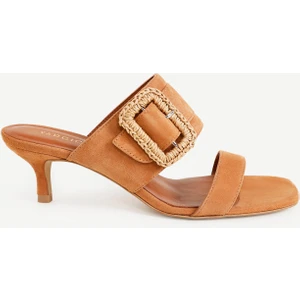 Toka Detaylı Deri Topuklu Terlik