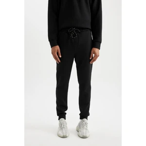 DeFactoFit Sporcu Jogger Eşofman Altı Slim Fit Dar Kesim Skuba Dalgıç Kumaş Standart Paça C0485AX24AU