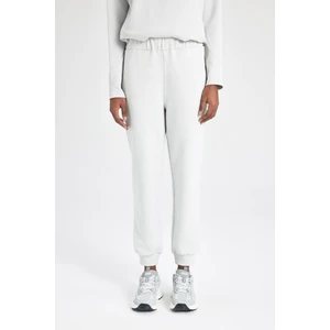 DeFactoFit Jogger Eşofman Altı Standart Fit Cepli Esnek Paça Skuba Dalgıç Kumaş Basic Düz C2294AX24SP