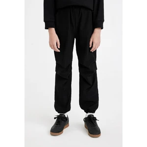 Erkek Çocuk Beli ve Paçası Lastikli Paraşüt Jogger Pantolon C6616A824AU