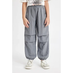 Kız Çocuk Beli ve Paçası Lastikli Cepli Gri Paraşüt Jogger Pantolon D0646A824SM