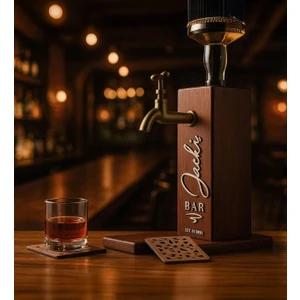 Bk Gift Kişiye Özel Kabartma Isimli Ahşap Viski Standı ve Bardak Altlığı Seti-1, Viski Çeşmesi, Doğum Günü Hediyesi, Babaya Hediye