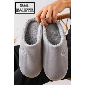 Kadın Bej Kadife Ev Terliği – Nakışlı Gondol Desen, Kaymaz Tabanlı, Kışlık ve Rahat Tasarım