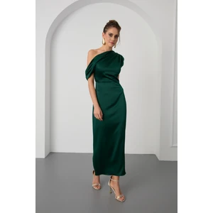 Kadın Zümrüt Yeşili Degaje Yaka Yırtmaçlı Saten Midi Elbise