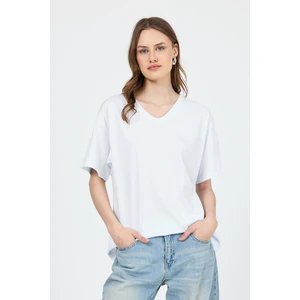 Beyaz V Yaka %100 Pamuk Comfort Fit Tişört 2143M