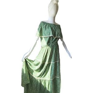 Çiçek Desenli Çingene Eteği, Fırfırlı Çan Etek ve Bluz Ikili Takım Çingene Elbisesi, Her Adımda Tarz