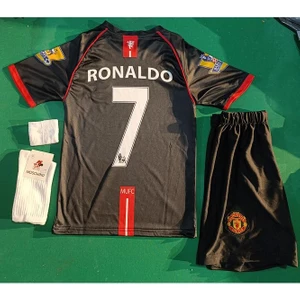 Manchester United 2008 Ronaldo Siyah Çocuk Forma 4 Lü Set. Forma+Şort+Çorap+Bileklik
