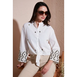 Pamuklu Nakışlı Belden Bağlamalı Hakim Yaka Gömlek Bayan Gömlek 6110097