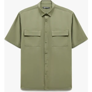 Düğmeli Klasik Yaka Kapaklı Cep Detaylı Regular Fit Viskon Kısa Kollu Gömlek