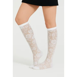 Kadın Çiçek Desenli Ince Dizaltı Çorap Beyaz