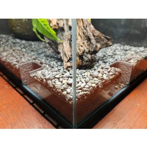 Akvaryum Köşe Mağarası