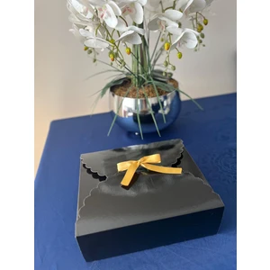 Hediye kutusu gold kurdale detaylı siyah hediye kutusu