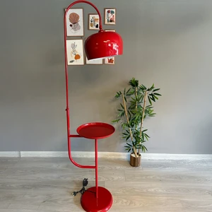 Kırmızı Lambader Hareketli Başlık Sehpalı Modern Dekoratif Metal Oturma Odası Çalışma Odası Lambası