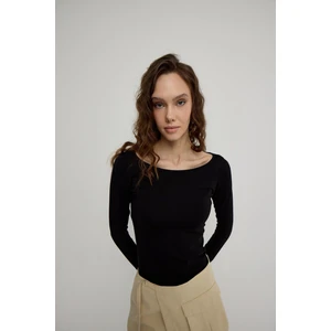 Kadın Siyah Geniş Yakalı Uzun Kollu T-Shirt