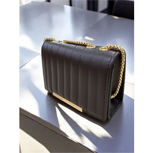 Kadın  El Ve Omuz Çantası  Şık Tasarım Yeni Sezon   En:19cm  Yükseklık:12cm