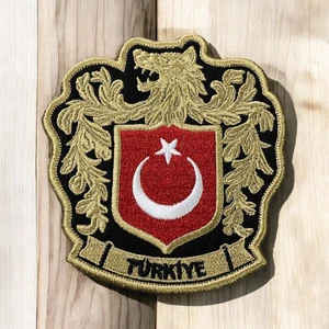 Kurt Motifli Türk Bayrağı Peç Arma - 8x9 cm