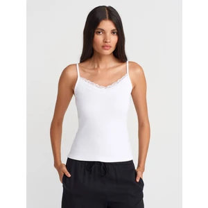 21015 Dantel Detaylı Top-Beyaz