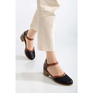 Analin Shoes Kadın  Deri Burnu Kapalı Örgülü Sandalet - Siyah
