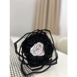 Siyah Beyaz Solmayan Gül Buketi