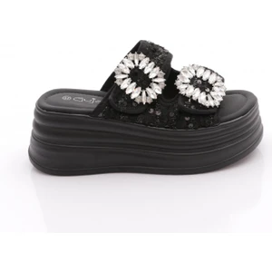 Kadın Taşlı Terlik Dolgu Topuk Siyah Konforlu Kullanım Alanı İçin Şık Tasarım