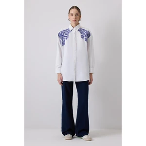 Önü Nakışlı Oversize Gömlek