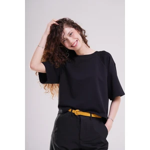 Kadın Siyah Minimal Oversize T-Shirt – Rahat ve Şık Günlük Stil