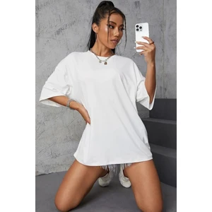 Kadın Beyaz  Oversize Kesim Bisiklet Yaka Oversize Tişört