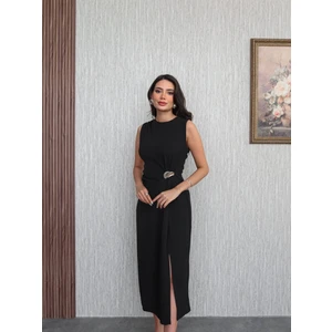 Kolsuz Pileli Toka Detaylı Elbise